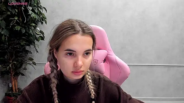 Snapshot of Donna_Evans chatting on 03-08-25, 12:00 Donna Evans online show from 03-08-25, 12:00