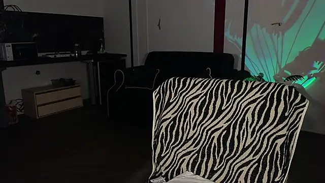 Snapshot of ATOMIC-KETCHUP chatting on 10-31-25, 10:49 ATOMIC-KETCHUP online show from 10-31-25, 10:49