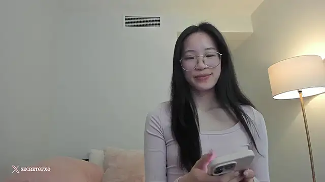 Snapshot of secretgirlfriendxo chatting on 03-19-25, 04:13 secretgirlfriendxo online show from 03-19-25, 04:13