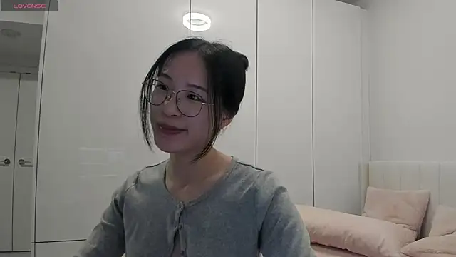 Snapshot of secretgirlfriendxo chatting on 11-15-25, 02:31 secretgirlfriendxo online show from 11-15-25, 02:31