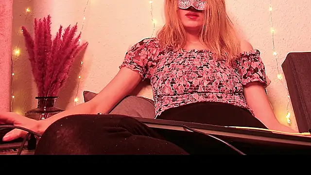 SecretAnni online show from 01-08-25, 02:25
