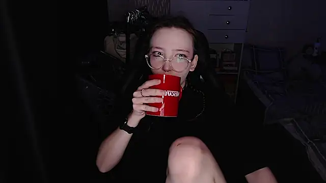 AmeliaKamishiro online show from 11-17-25, 01:33