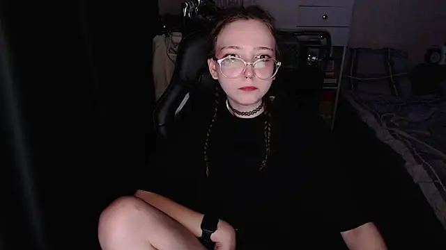 AmeliaKamishiro online show from 11-18-25, 02:17