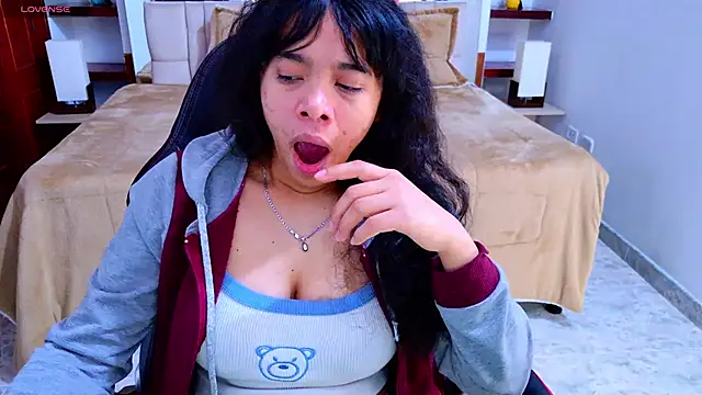 laureentt  online show from 10-15-25, 03:28