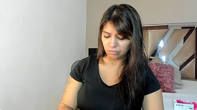 Snapshot of sharlott18 chatting on 12-18-24, 09:14 sharlott18 online show from 12-18-24, 09:14