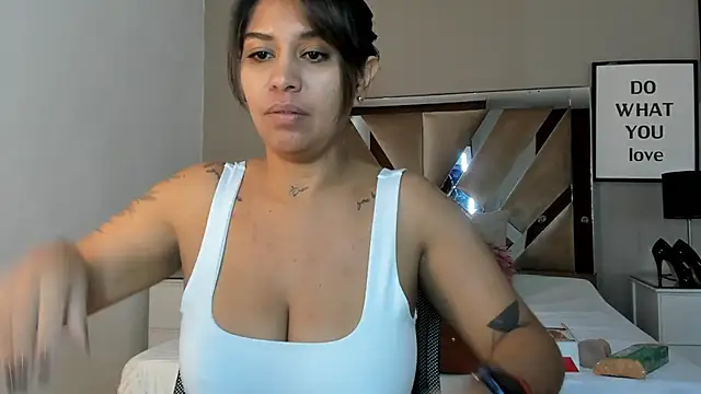Snapshot of sharlott18 chatting on 01-04-25, 12:49 sharlott18 online show from 01-04-25, 12:49