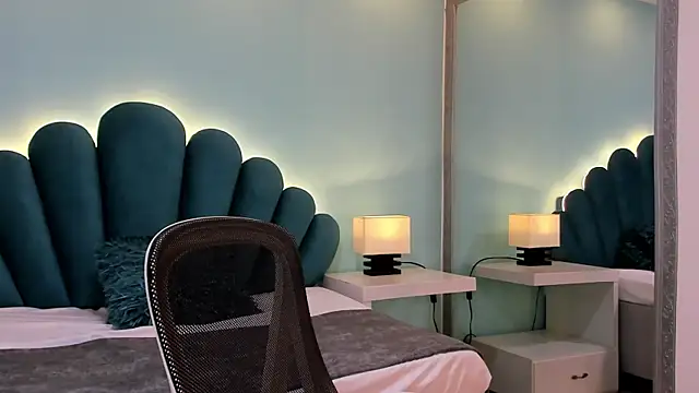 Snapshot of sharlott18 chatting on 10-13-25, 11:43 sharlott18 online show from 10-13-25, 11:43