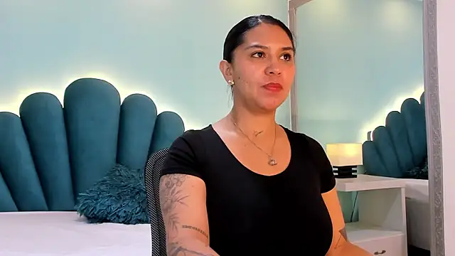 Snapshot of sharlott18 chatting on 10-22-25, 01:22 sharlott18 online show from 10-22-25, 01:22