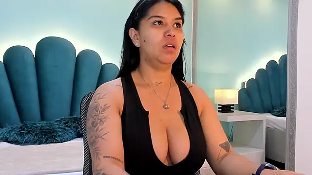 Snapshot of sharlott18 chatting on 10-27-25, 01:37 sharlott18 online show from 10-27-25, 01:37