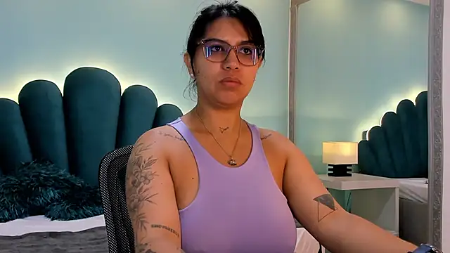 Snapshot of sharlott18 chatting on 10-29-25, 12:18 sharlott18 online show from 10-29-25, 12:18