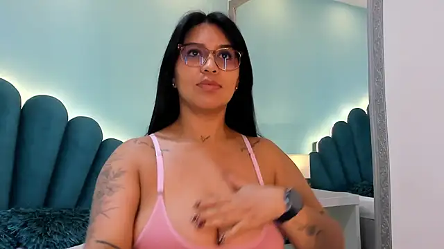 Snapshot of sharlott18 chatting on 11-13-25, 03:11 sharlott18 online show from 11-13-25, 03:11