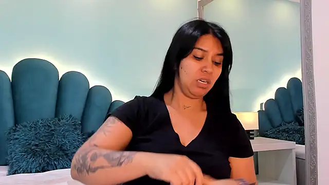 Snapshot of sharlott18 chatting on 11-15-25, 02:35 sharlott18 online show from 11-15-25, 02:35