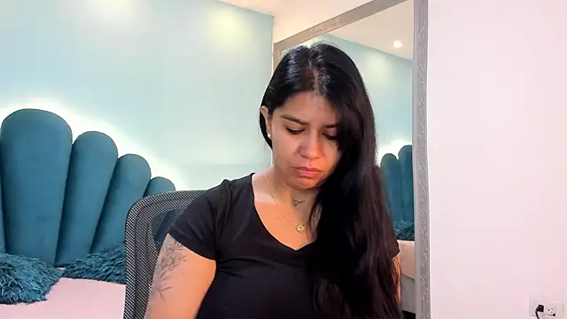 Snapshot of sharlott18 chatting on 11-22-25, 11:09 sharlott18 online show from 11-22-25, 11:09