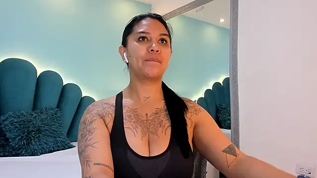 sharlott18 online show from 01-13-26, 12:32