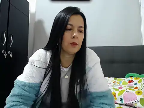 Snapshot of Alexxawinter chatting on 11-13-25, 12:42 Alexxawinter online show from 11-13-25, 12:42