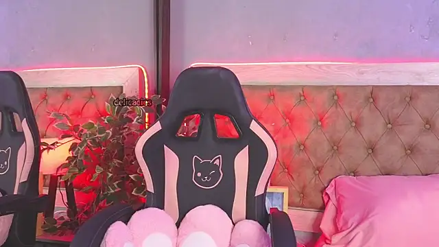 Snapshot of _Linoshka_1 chatting on 03-20-25, 08:51 Linoshka 1 online show from 03-20-25, 08:51