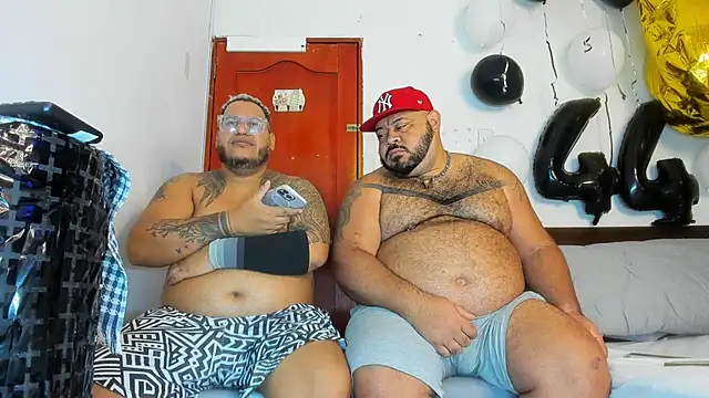 Latino bigcock online show from 12-17-25, 02:17