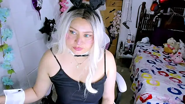 Snapshot of SofiaOlivares chatting on 10-24-25, 05:42 SofiaOlivares online show from 10-24-25, 05:42