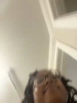 Snapshot of SweetHoneyBunz chatting on 10-28-25, 04:20 SweetHoneyBunz online show from 10-28-25, 04:20