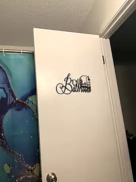 Snapshot of SweetHoneyBunz chatting on 12-16-25, 04:12 SweetHoneyBunz online show from 12-16-25, 04:12