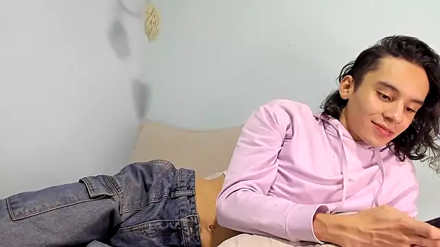 Snapshot of imcoltonalvin chatting on 01-24-25, 02:39 imcoltonalvin online show from 01-24-25, 02:39