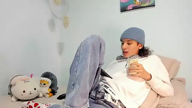 Snapshot of imcoltonalvin chatting on 01-25-25, 12:59 imcoltonalvin online show from 01-25-25, 12:59