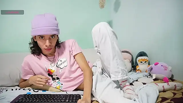 Snapshot of imcoltonalvin chatting on 01-29-25, 02:51 imcoltonalvin online show from 01-29-25, 02:51