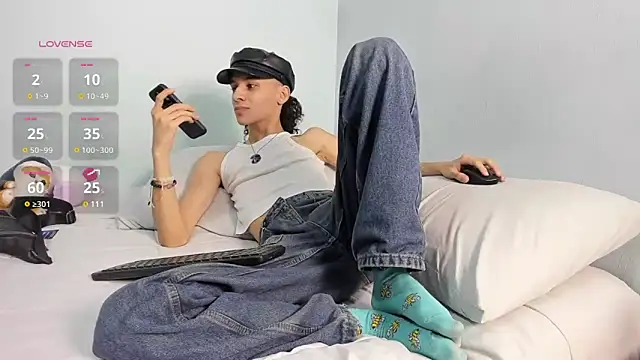 Snapshot of imcoltonalvin chatting on 02-27-25, 03:36 imcoltonalvin online show from 02-27-25, 03:36