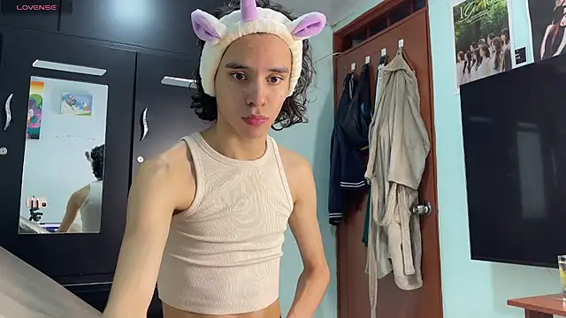 Snapshot of imcoltonalvin chatting on 09-18-25, 10:34 imcoltonalvin online show from 09-18-25, 10:34