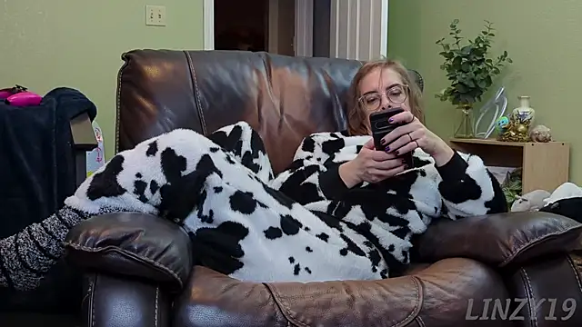 Snapshot of Linzy_19 chatting on 01-12-25, 03:17 Linzy 19 online show from 01-12-25, 03:17