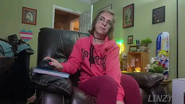 Snapshot of Linzy_19 chatting on 01-17-25, 03:32 Linzy 19 online show from 01-17-25, 03:32