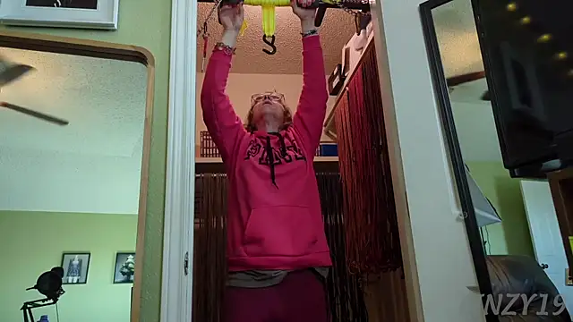 Snapshot of Linzy_19 chatting on 01-30-25, 08:42 Linzy 19 online show from 01-30-25, 08:42