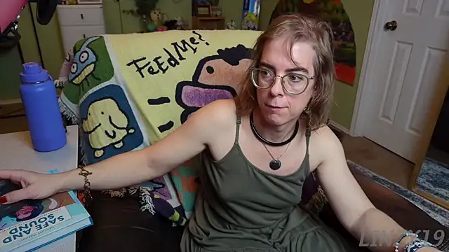 Snapshot of Linzy_19 chatting on 02-04-25, 12:19 Linzy 19 online show from 02-04-25, 12:19