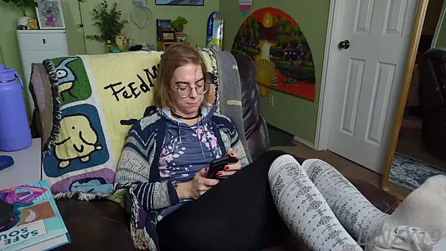 Snapshot of Linzy_19 chatting on 02-04-25, 05:12 Linzy 19 online show from 02-04-25, 05:12