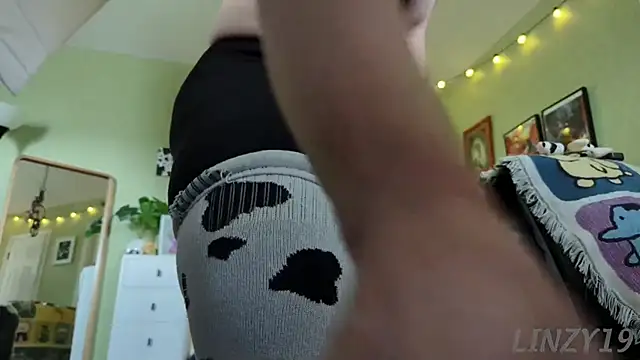 Snapshot of Linzy_19 chatting on 02-14-25, 07:02 Linzy 19 online show from 02-14-25, 07:02