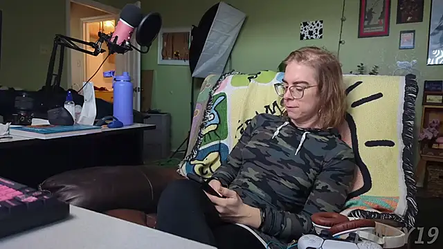 Snapshot of Linzy_19 chatting on 03-02-25, 03:37 Linzy 19 online show from 03-02-25, 03:37