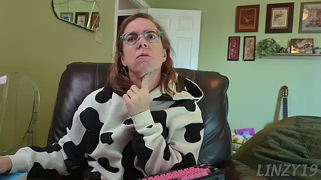 Linzy 19 online show from 11-12-25, 04:40