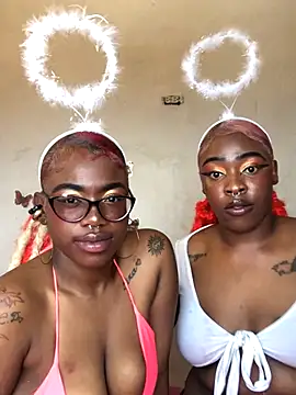 Snapshot of The_wickles_4443 chatting on 11-12-25, 05:24 The wickles 4443 online show from 11-12-25, 05:24