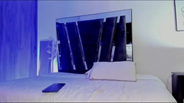 HollyEvanz online show from 10-27-25, 12:36