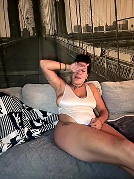 Snapshot of Bigbuttbrooklynn chatting on 10-17-25, 04:04 Bigbuttbrooklynn online show from 10-17-25, 04:04