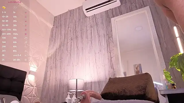 Snapshot of JUANDIAMONDS98 chatting on 02-26-26, 01:10 JUANDIAMONDS98 online show from 02-26-26, 01:10