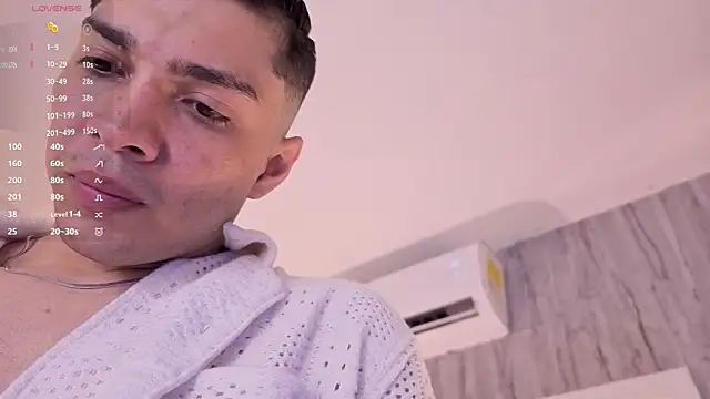 Snapshot of JUANDIAMONDS98 chatting on 02-28-26, 01:56 JUANDIAMONDS98 online show from 02-28-26, 01:56