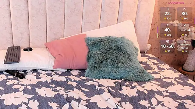 Snapshot of KatheLuu2 chatting on 03-14-25, 11:22 KatheLuu2 online show from 03-14-25, 11:22