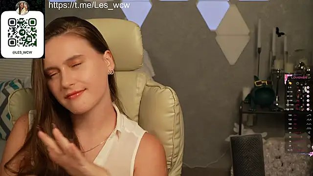 Snapshot of HarleyDeess chatting on 10-28-25, 09:28 HarleyDeess online show from 10-28-25, 09:28