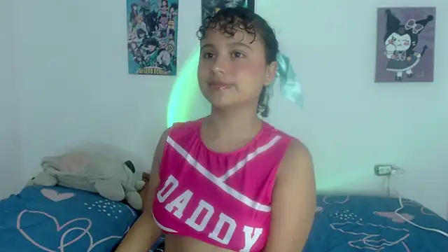 Snapshot of lou_cute chatting on 01-19-25, 10:06 lou cute online show from 01-19-25, 10:06