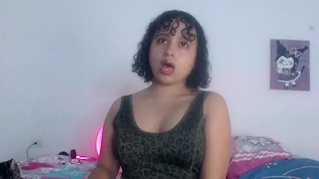 Snapshot of lou_cute chatting on 02-06-25, 04:10 lou cute online show from 02-06-25, 04:10