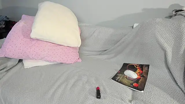 Snapshot of missbenz chatting on 10-31-25, 12:28 missbenz online show from 10-31-25, 12:28