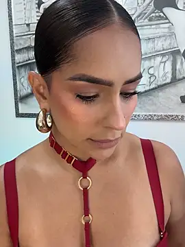 Snapshot of Mau_White chatting on 10-18-25, 05:25 Mau White online show from 10-18-25, 05:25