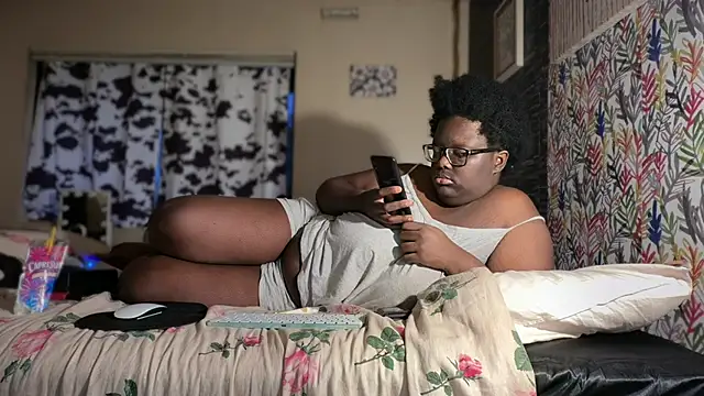 Yagurl  west online show from 01-15-26, 01:32