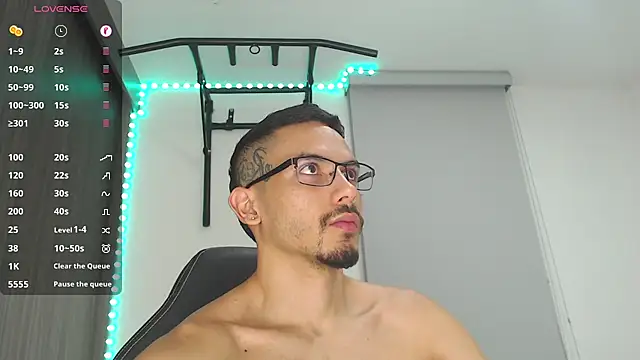 russthiago online show from 12-19-24, 11:14